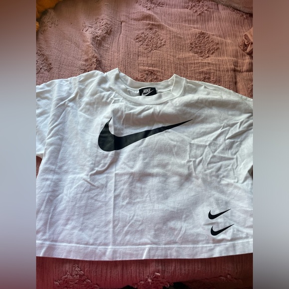 Cropped Nike Top - Picture 1 of 2
